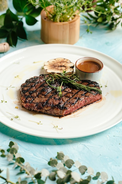 Solomillo de ternera a la plancha asado medio con romero