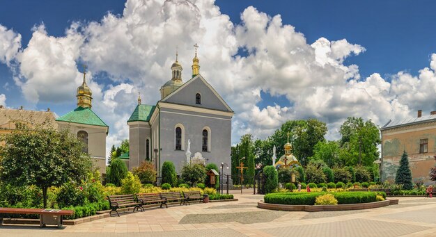 Solotschiw, Ukraine 06.07.2021. Auferstehungskirche in Solotschiw, Region Lviv, Ukraine, an einem sonnigen Sommertag