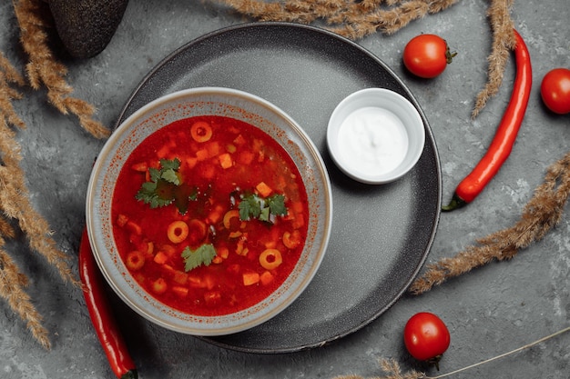 Solyanka rusa tradicional o sopa de salina. Enfoque selectivo. foto para el menú, comida tradicional.