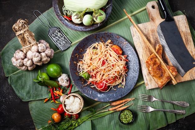 Foto som tam thai - ingredientes salada de papaia estilo de comida tailandesa, salada tailandesa, cozinha 