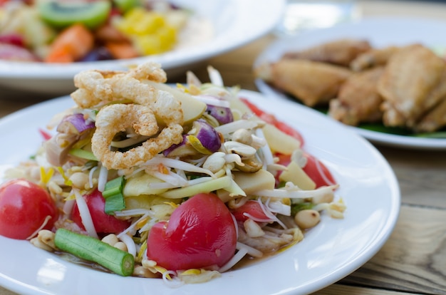 Som Tum, Papayasalat mit Whitreisnudeln, Thailändisches Essen, Thailand