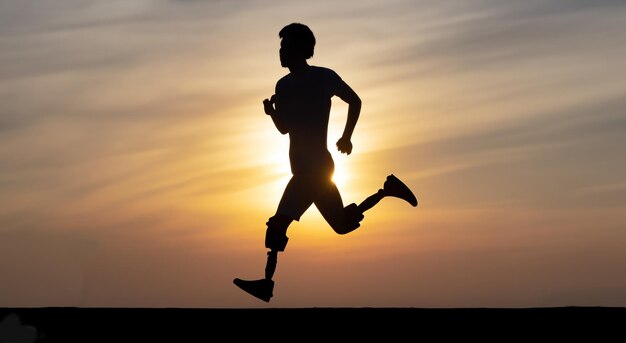 Foto sombra de um homem com pernas protésicas a correr