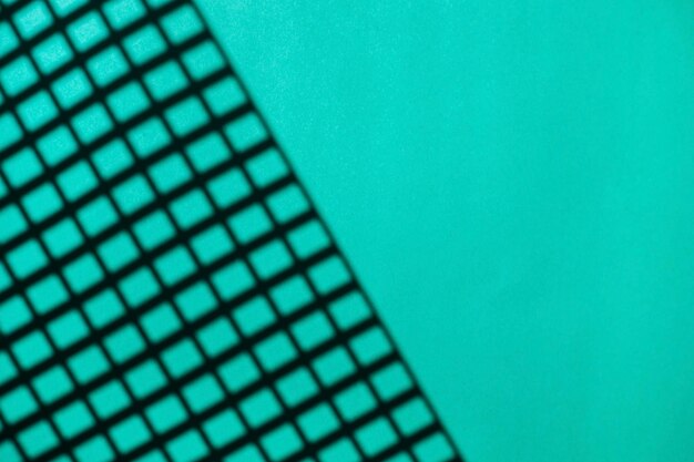 Sombras geométricas em um fundo azul A sombra da treliça Quadrados pequenos Fundo abstrato A textura do papel