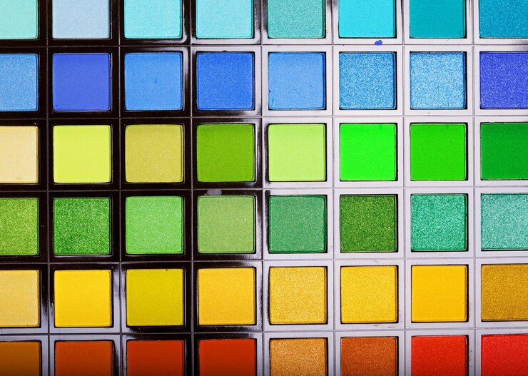 Foto sombras para os olhos multicoloridas close-up