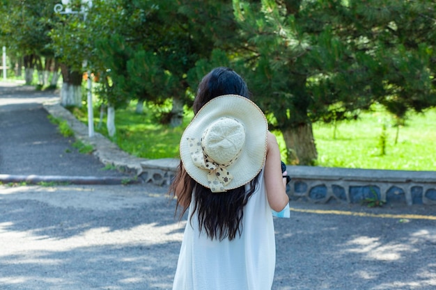 Sombrero de cabeza de mujer en la calle