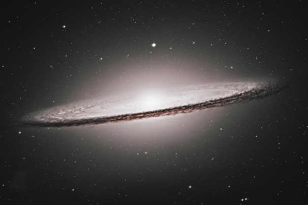 Sombrero Galaxy M104 en la constelación de Virgo. Los elementos de esta imagen son proporcionados por la NASA.