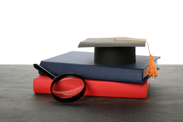 Foto sombrero de graduado de png con libros aislados en fondo blanco