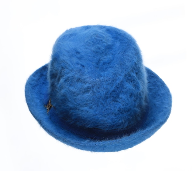 Sombrero de piel vintage azul aislado sobre fondo blanco.