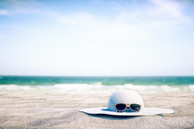 Sombrero de playa blanco