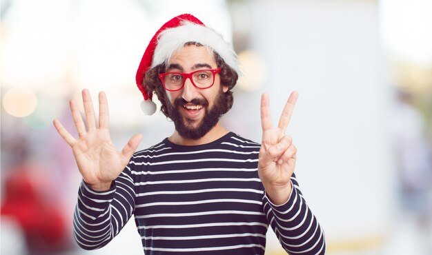 Sombrero de santa de hombre joven. concepto de navidad