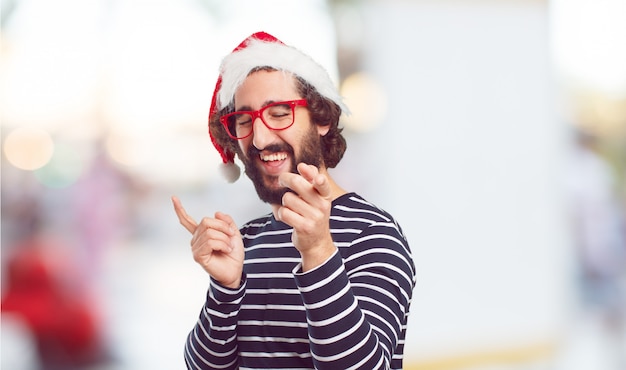 Sombrero de santa de hombre joven. concepto de navidad