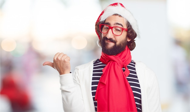 Sombrero de santa de hombre joven. concepto de navidad