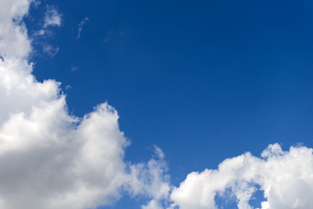 Sommer, bewölkter Himmel