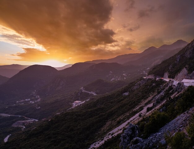 Sommer Budva Riviera Nacht Küste Panorama Landschaft Montenegro Balkan Adria Europa Blick von der Spitze des Bergstraßenweges