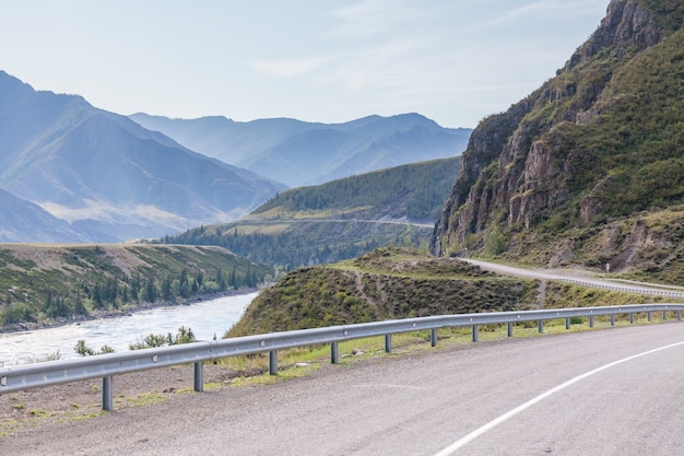 Sommer im Altai Russland, Straße zum Altai-Gebirge