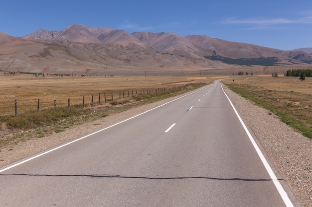 Sommer im Altai Russland, Straße zum Altai-Gebirge