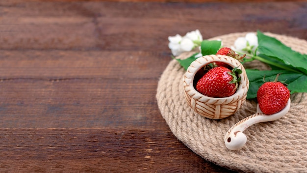 Sommer mit Stroh runden Tablett