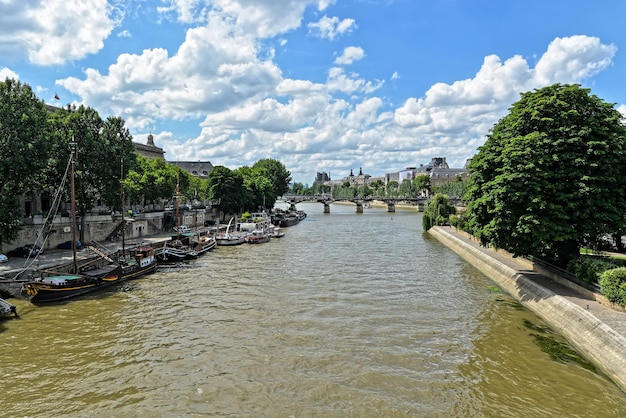 Sommer-Paris-Damm der Seine