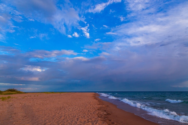 Sommer Seelandschaft, Wolken und Wasser