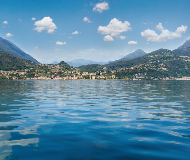 Sommeransicht des Comer Sees, Italien