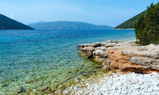 Sommeransicht des Strandes von Antisamos (Griechenland, Kefalonia).