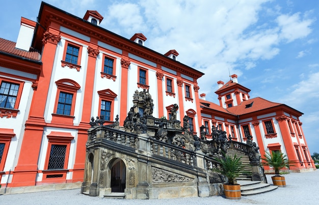 Sommeransicht des Troja-Palastes in Prag, Tschechische Republik