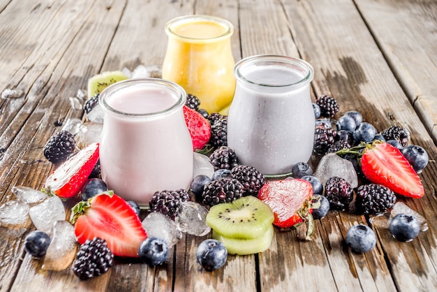 Sommerfrüchte und Beeren Smoothie