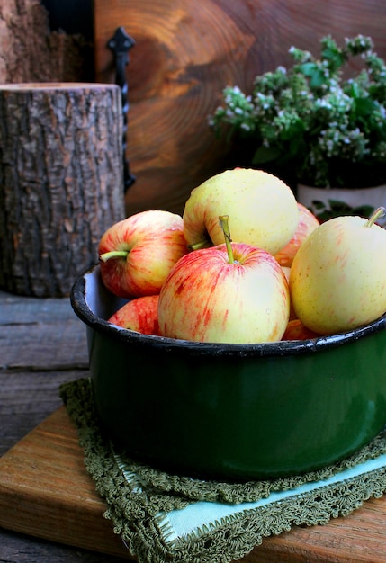 Sommergarten Äpfel Minze