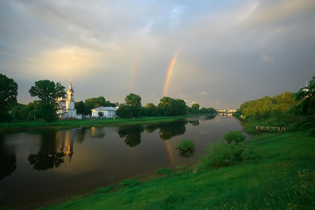 Sommerlandschaft mit Regenbogen