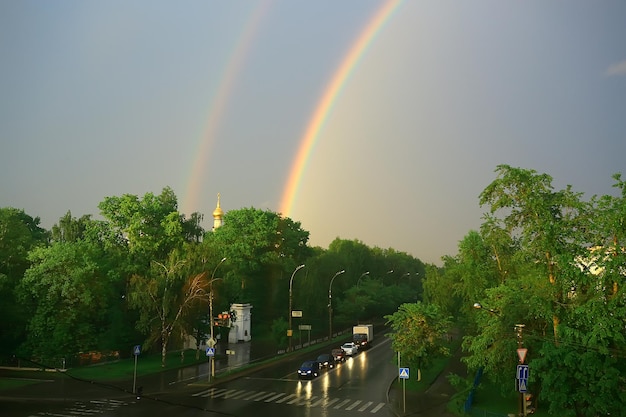 Sommerlandschaft mit Regenbogen