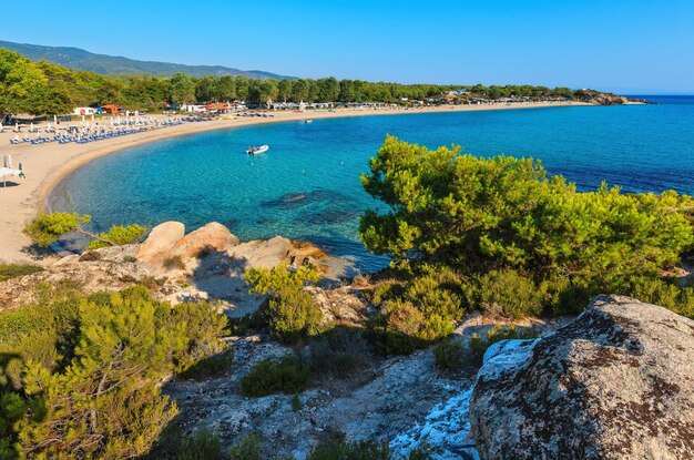 Sommermorgen Platanitsi Strand auf der Halbinsel Sithonia (Chalkidike, Griechenland).