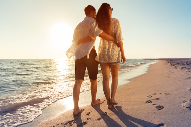 Sommerpaare am Strand