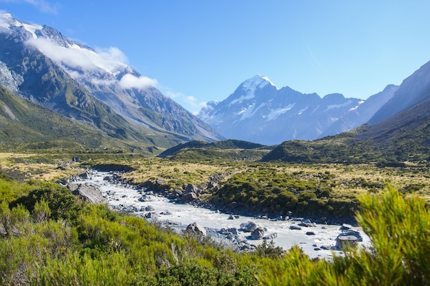 Sommerzeitansicht des Aoraki-Berg-Koch-Nationalparks