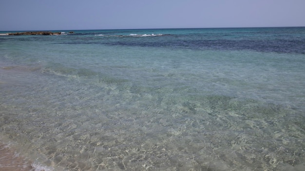 Son Bou uma das praias naturais mais populares da Ilha de Menorca, Espanha