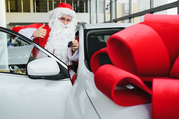 Sonata Klaus dona un coche nuevo