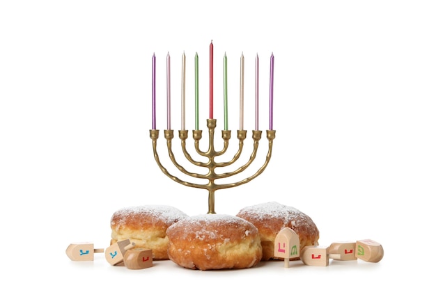 Soncept do feriado judaico hanukkah hanukkah acessórios isolados no fundo branco