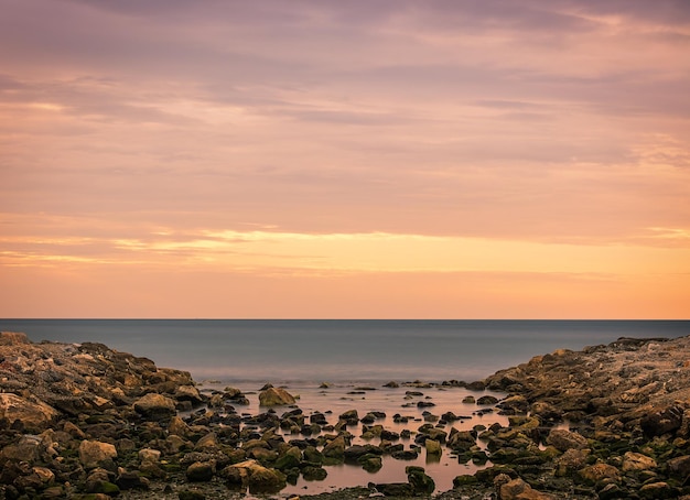 Sonnenaufgang am Strand von Guadalmar Provinz Malaga Andalusien Spanien