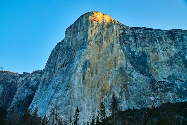 Sonnenaufgang auf den Klippen von El Capitan im Yosemite