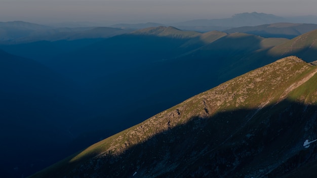 Sonnenaufgang, Berglandschaft in den Karpaten, Fagaras, Rumänien, im Freien