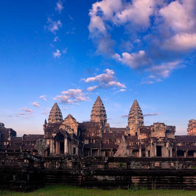 Sonnenaufgang in Angkor Wat, Teil der Khmer-Tempelanlage, Siem Reap, Kambodscha.