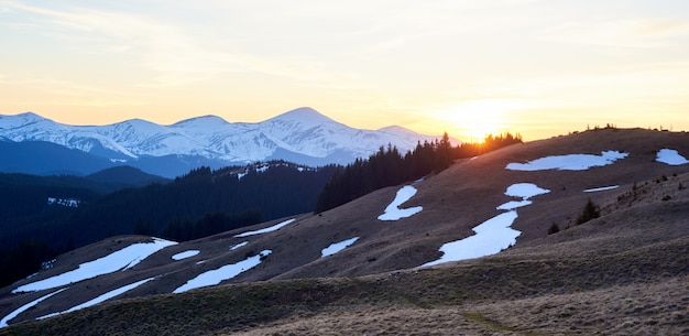 Sonnenaufgang in den Bergen schöne Naturlandschaft