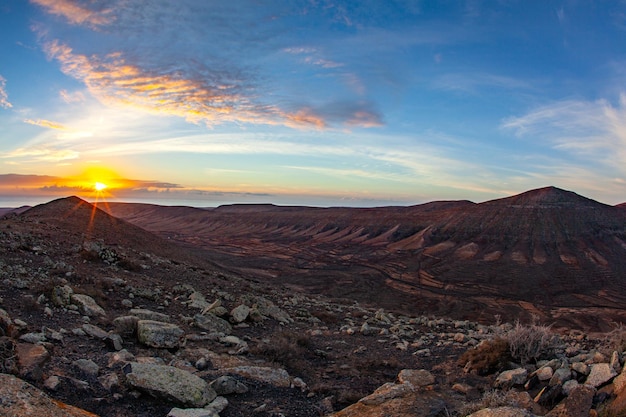 Sonnenaufgang in den Bergen von la Oliva Fuerteventura, Kanarische Inseln, Spanien