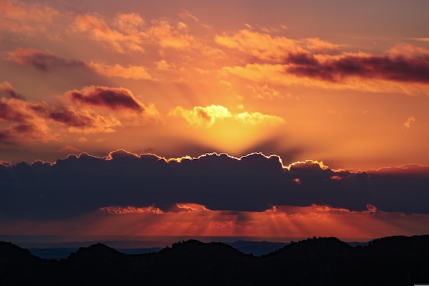 Sonnenaufgang in den Bergen