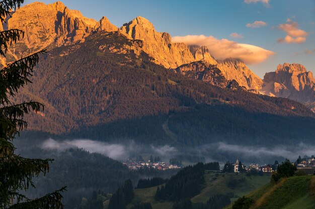 Sonnenaufgang in den Dolomiten bei Candide, Veneto, Italien