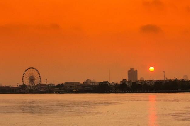 Sonnenaufgang in der Stadt von Bangkok, Thailand