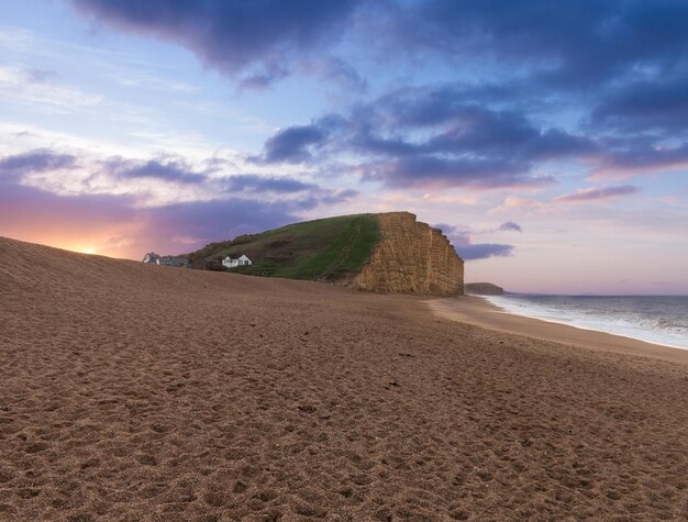 Sonnenaufgang in West Bay Dorset in Großbritannien