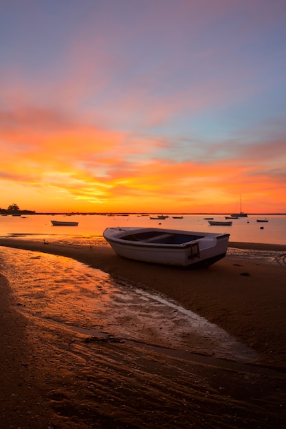 Sonnenaufgang mit Fischerbooten