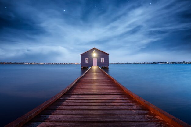 Sonnenaufgang über dem Matilda Bay Bootshaus im Swan River