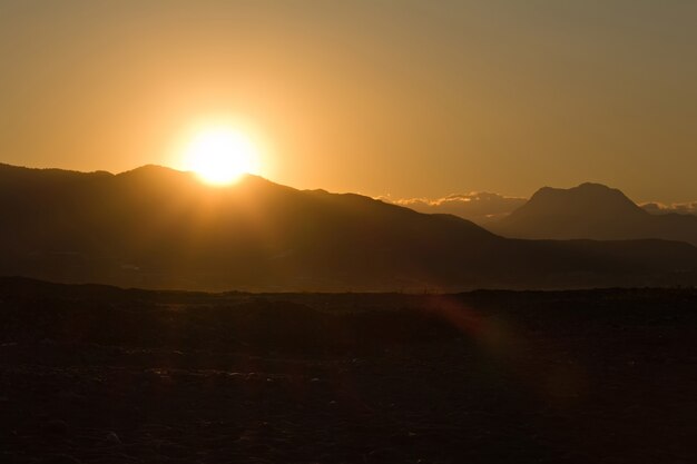 Sonnenaufgang über den Hügeln in der Türkei