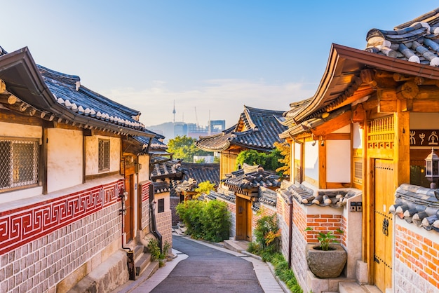 Sonnenaufgang von Bukchon Hanok-Dorf in Seoul